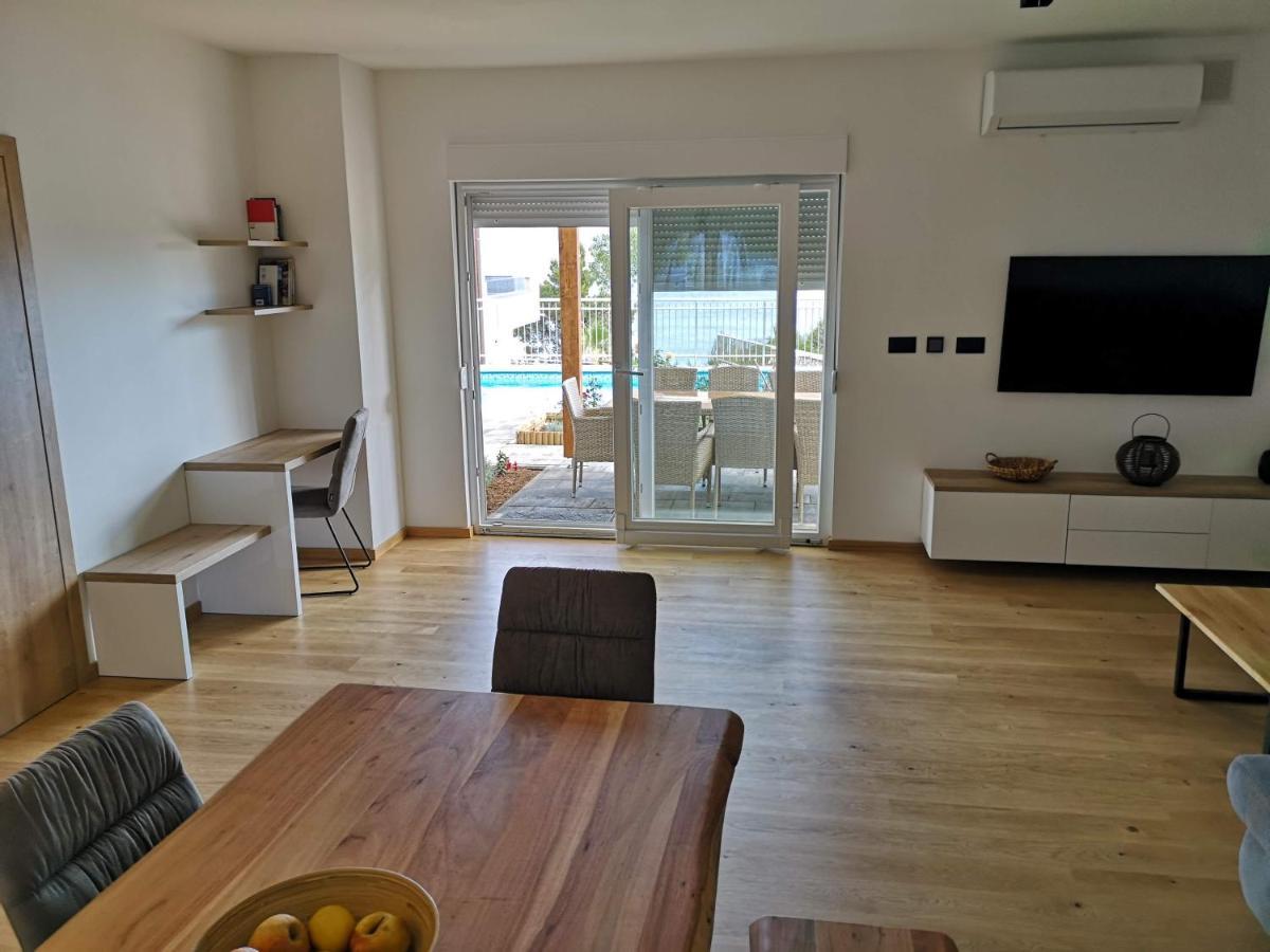 Villa Sara With Sea View And Private Heated Pool Omiš Kültér fotó